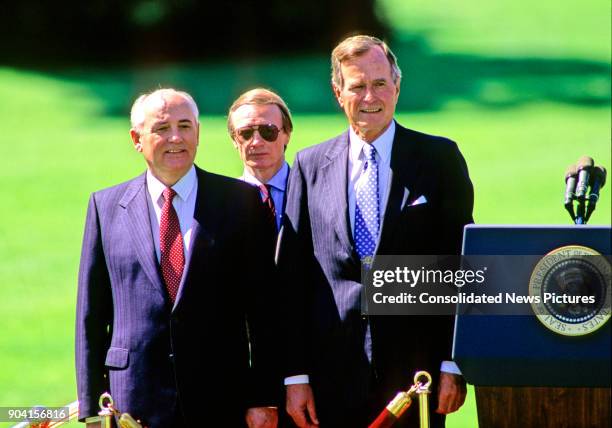 On the White House's South Lawn, Soviet President Mikhail Gorbachev and US President George HW Bush during the arrival ceremony in honor of the...