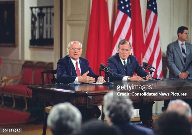 Soviet President Mikhail Gorbachev and US President George HW Bush hold a joint press conference in the White House's East Room, Washington DC, June...