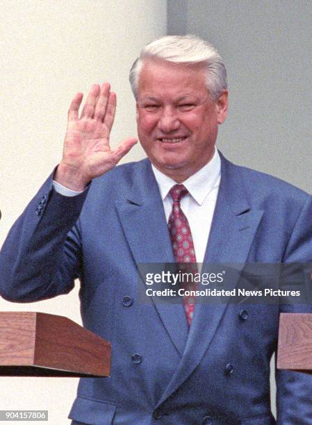 Russian President Boris Yeltsin waves during a press conference in the White House's Rose Garden, Washington DC, June 16, 1992. Along with US...