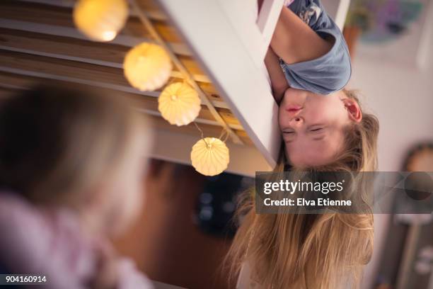 two children messing about on a bunk bed - litera fotografías e imágenes de stock