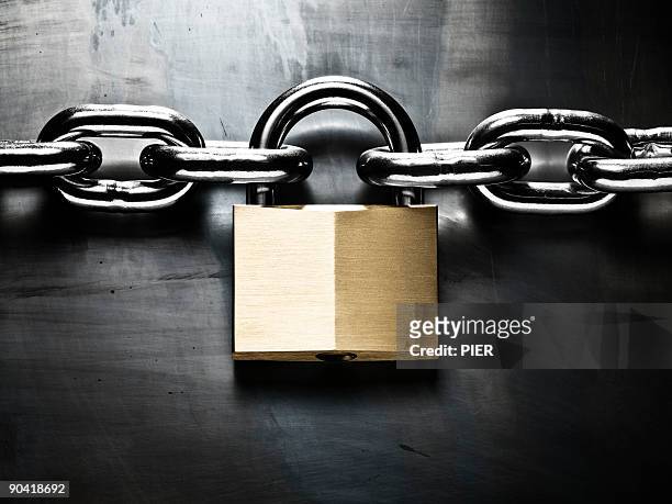 strong steel chain held together with padlock - 錠前 ストックフォトと画像