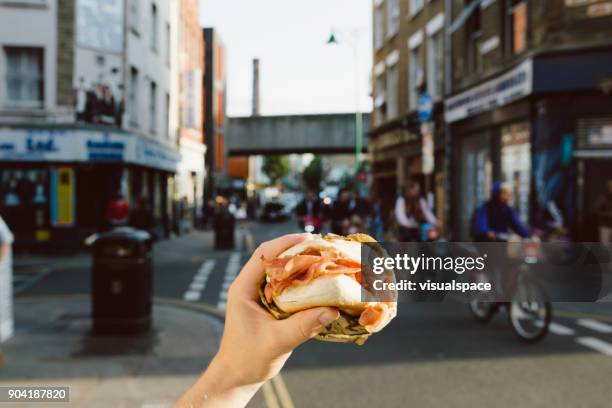 london street food - bagel - brick lane stock-fotos und bilder