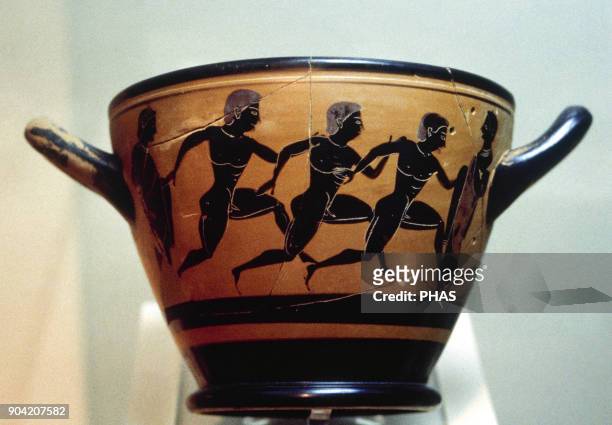 Panatenaic amphora. Pottery. Black-figure decoration, depicting three athletes running in sport competition. Dated aorund 400 BC. National...