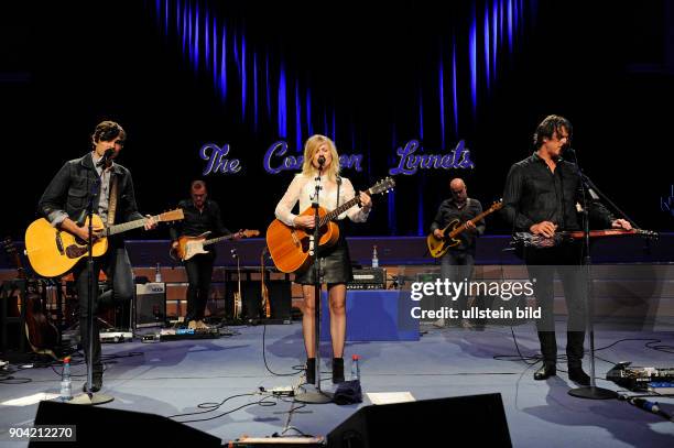 The Common Linnets - die niederlaendische Band mit Saengerin Ilse DeLange sowie JB Meijers, Rob Crosby, Matthew Crosby und Jake Etheridge, die beim...