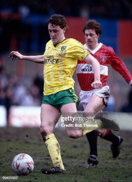 Steve Bruce of Norwich City during the Charlton Athletic v Norwich City Division 2 match played at The Valley on the 31st March 1986.