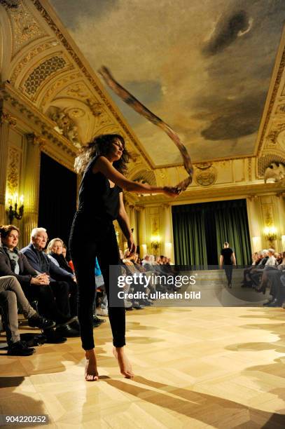 Tanzperformance von Trajal Harrell - Preview im Rahmen der Jugendstil-Ausstellung. Choreografie, Soundtrack, Kostüme: Trajal Harrell, Taenzer:...