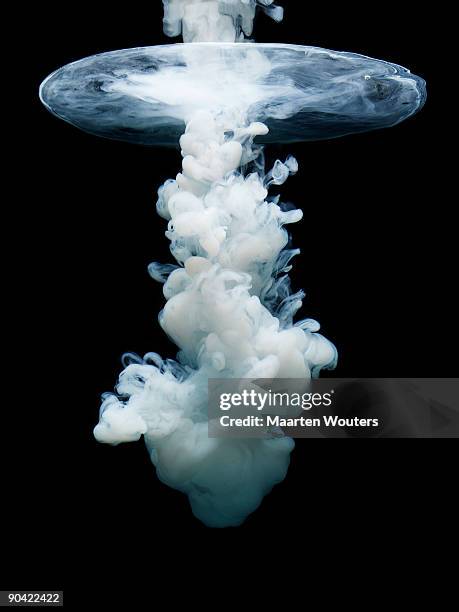 pollution 06 - disolver fotografías e imágenes de stock