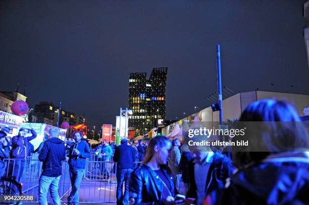 Reeperbahnfestival 2015. Musikfestival in den Clubs um die Hamburger Reeperbahn vom 23. - , Spielbudenplatz (Photo by Jazz Archiv Hamburg\ullstein...