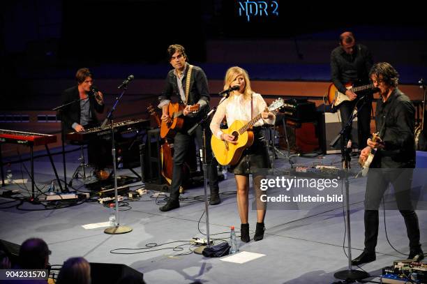 The Common Linnets - die niederlaendische Band mit Saengerin Ilse DeLange sowie JB Meijers, Rob Crosby, Matthew Crosby und Jake Etheridge, die beim...