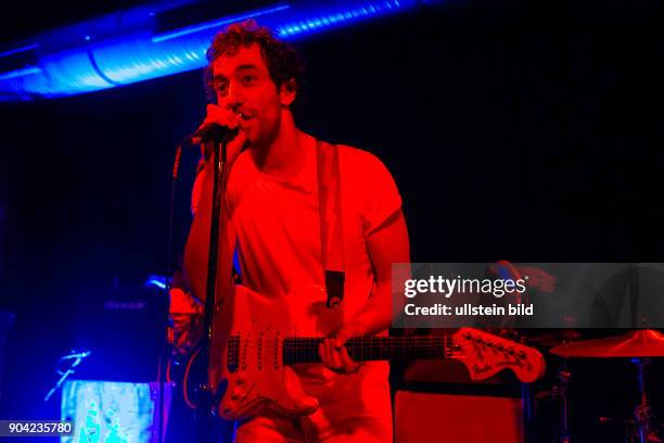 Albert Hammond junior - der amerikanische Musiker und Mitglied der Band The Strokes bei einem Konzert im Hamburger Nochtspeicher. (Photo by Jazz...