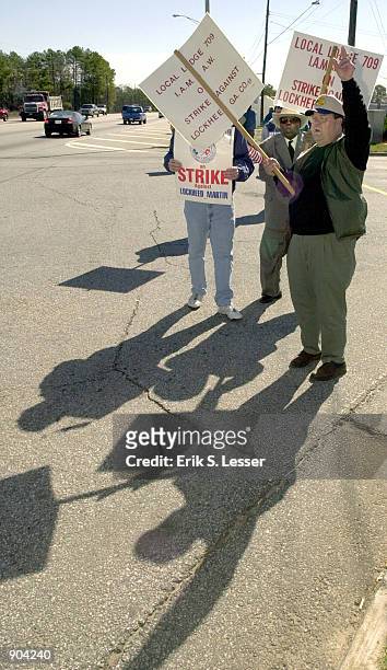 Members of the International Association of Machinists Local 709 walk the picket line March 11, 2002 in front of the Lockheed Martin aircraft...