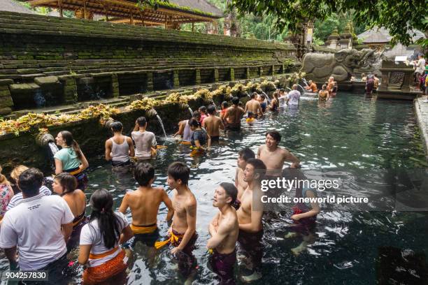 Indonesia, Bali, Kaban Gianyar, bathing at the Buddhist temple Pura Tirta Empul.