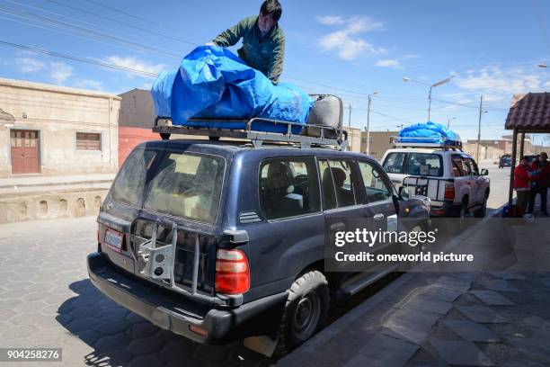 Bolivia, Departamento de Potosí, Uyuni, preparations for the journey through the Salar de Uyuni.