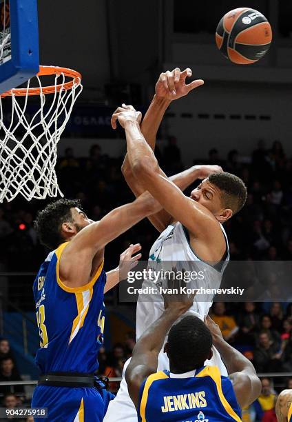 Walter Tavares, #22 of Real Madrid competes with Anthony Gill, #13 of Khimki Moscow Region during the 2017/2018 Turkish Airlines EuroLeague Regular...