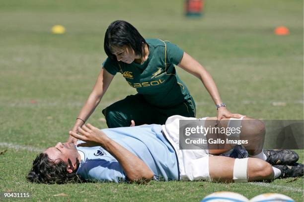 Victor Matfield speaks with Rene Naylor, physiotherapist during the Springboks training session at Southport School on September 08, 2009 on the Gold...