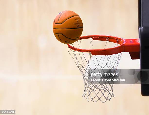 basketball on rim of basket. - canasta de baloncesto fotografías e imágenes de stock