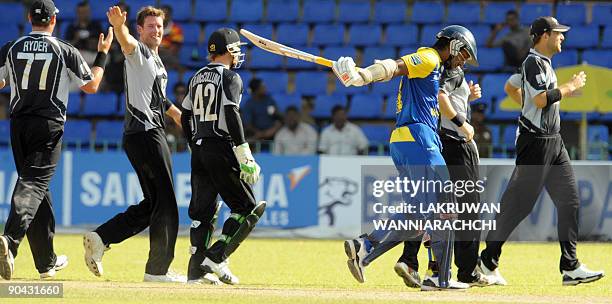 Ian Butler 160 Ian Butler Cricket Player Stock Photos, High-Res Pictures, and ...