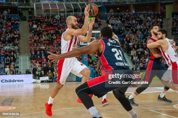 Olympiacos' Greek guard Vassilis Spanoulis vies with Baskonia's American center Kevin Jones during the 2017/2018 Turkish Airlines EuroLeague Regular...