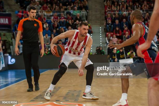 Olympiacos' Greek guard Vangelis Mantzaris drives the ball during the 2017/2018 Turkish Airlines EuroLeague Regular Season game between Baskonia...