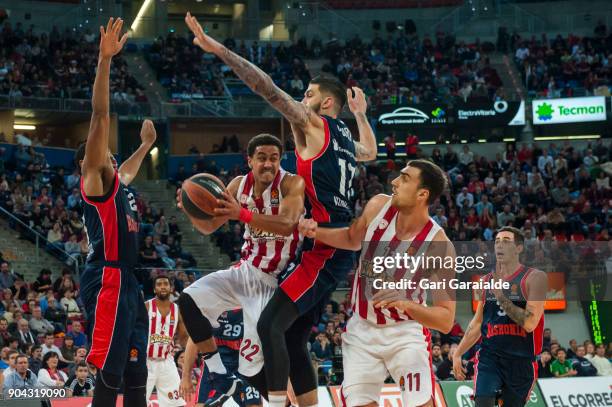 Olympiacos' American guard Brian Roberts vies with Baskonia's French center Vincent Poirier during the 2017/2018 Turkish Airlines EuroLeague Regular...