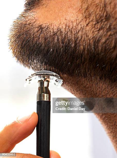 man shaving - barba incolta foto e immagini stock