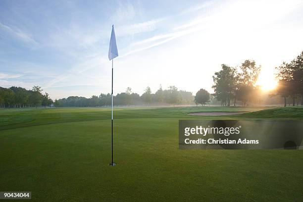 putting green - golf course stock pictures, royalty-free photos & images