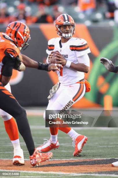 DeShone Kizer of the Cleveland Browns drops back to pass during the game against the Cincinnati Bengals at Paul Brown Stadium on November 26, 2017 in...