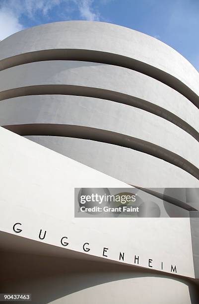 guggenheim museum, detail side view - solomon r guggenheim museum stock pictures, royalty-free photos & images