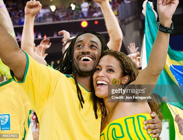 brazilian football fans cheering - fotbollsmästerskap bildbanksfoton och bilder