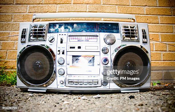 boom box in school yard - ghettoblaster stock-fotos und bilder