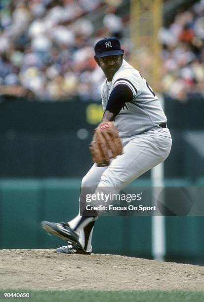 49 New York Yankees Luis Tiant Stock Photos, High-Res Pictures, and Images  - Getty Images