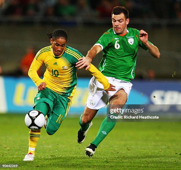 Steven Pienaar of South Africa is challenged by Darron Gibson of Republic of Ireland during the International friendly match between the Republic of...