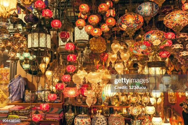 traditionelle baazar in istanbul - bazaar market stock-fotos und bilder