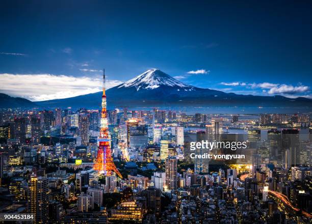 mt. fuji und tokyo skyline - tokyo japan stock-fotos und bilder