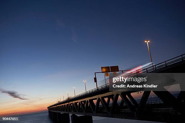 oresund bridge by night skane sweden. - oeresund bridge stock pictures, royalty-free photos & images