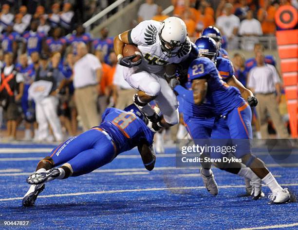 Tight end David Paulson of the Oregon Ducks leaps over George Iloka of the Boise State Broncos as he is hit by safety Jeron Johnson of the Boise...