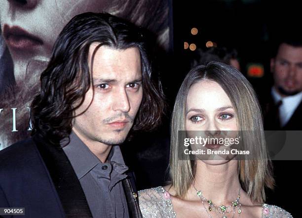 Johnny Depp and his girlfriend Vanessa Paradis arrive for the Los Angeles premiere of the movie "Sleepy Hollow" November 17, 1999.