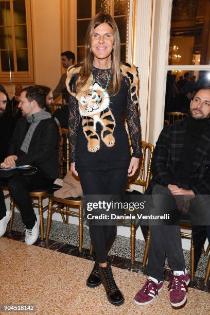 Anna Dello Russo attends the Versace show during Milan Men's Fashion Week Fall/Winter 2018/19 on January 13, 2018 in Milan, Italy.