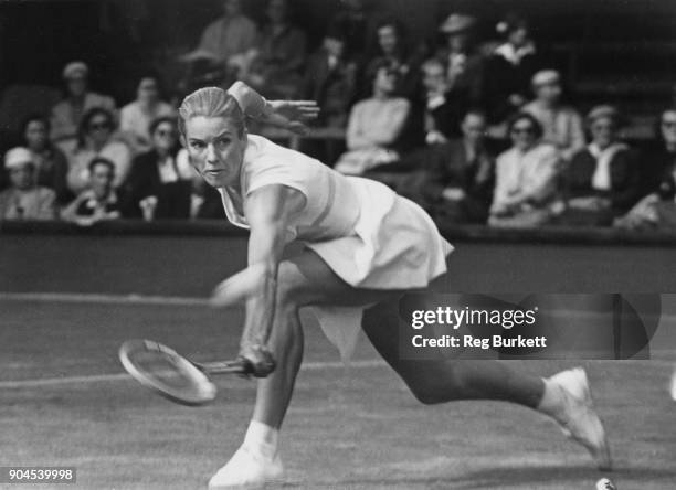 Australian tennis player Jenny Staley Hoad in play against Dorothy Knode on the second day of the Wimbledon Championships, London, 25th June 1957.