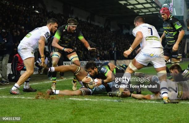 Cobus Reinach of Northampton Saints scoring a tryduring the European Rugby Champions Cup match between Northampton Saints and ASM Clermont Auvergne...