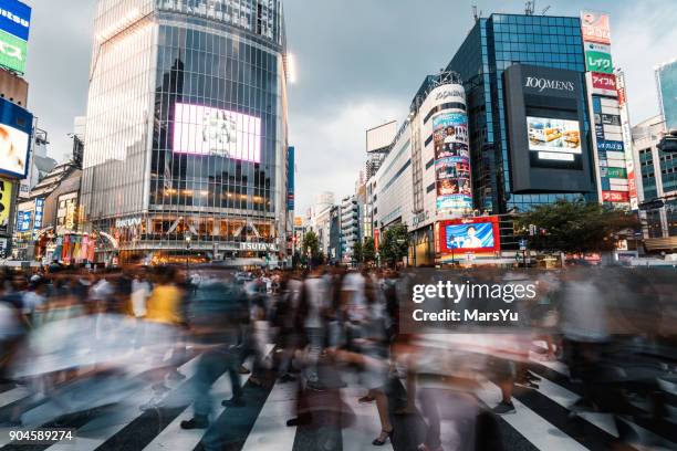 東京渋谷ナイトライフ - 交差 ストックフォトと画像