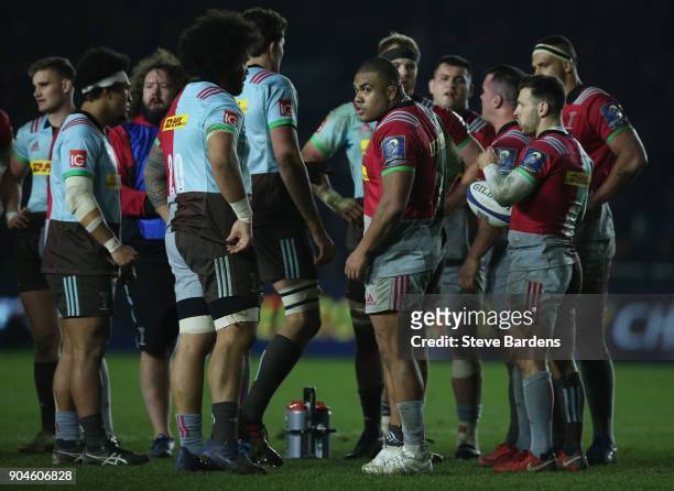 Kyle Sinckler and the Harlequins forwards take a break during the European Rugby Champions Cup match between Harlequins and Wasps at Twickenham Stoop...