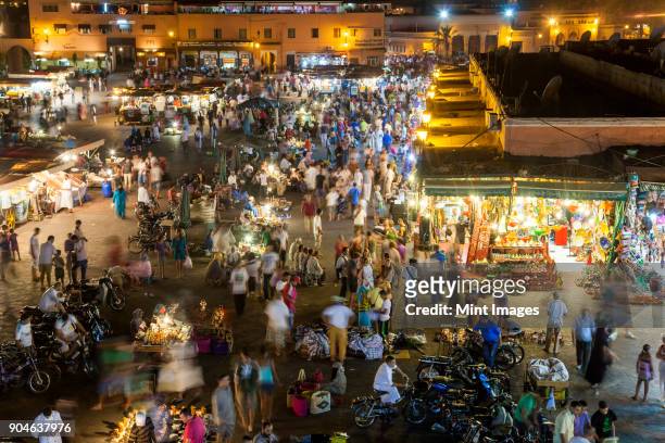 high angle view of bustling traditional north african market square in the evening. - stand out in the crowd photos et images de collection