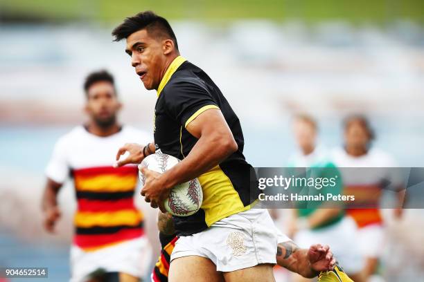 Levi Harmon of Wellington makes a break during the Bayleys National Sevens semi final cup match between Waikato and Wellington at Rotorua...