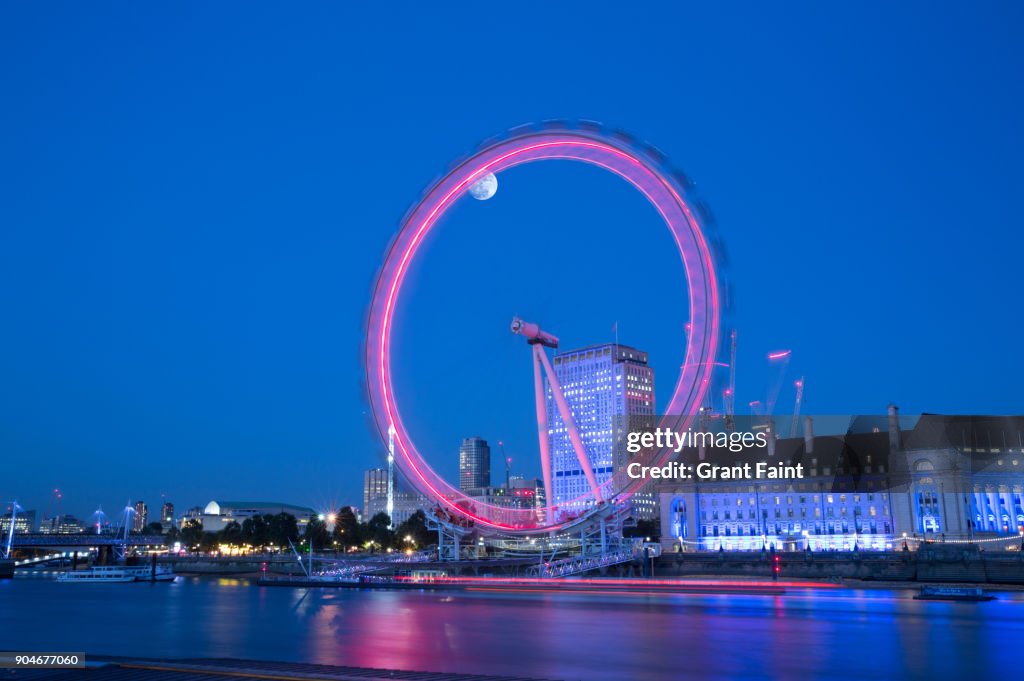 Evening view of famous ride.