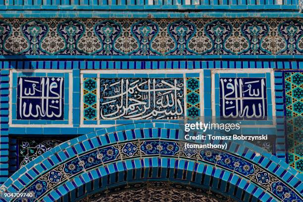 mosaics of the dome of the rock in jerusalem - arabic caligraphy stock pictures, royalty-free photos & images