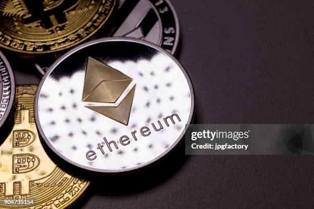 cryptocurrency: ethereum - ethereum stockfoto's en -beelden