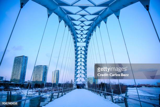 blue bridge - humber bridge stock pictures, royalty-free photos & images