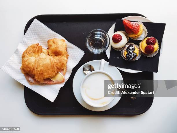 italian breakfast with croissant, cheese, prosciutto, variation of pastries and cappuccino - serving tray 個照片及圖片檔