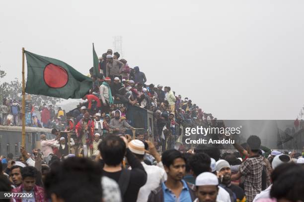 Bangladeshi Muslim devotees climb on a train to take part in Akheri Munajat, the final prayers at the World Muslim Congregation Biswa Ijtema, at...